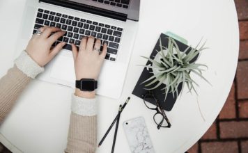 10 Ways to Make Extra Money as a Graphic Designer